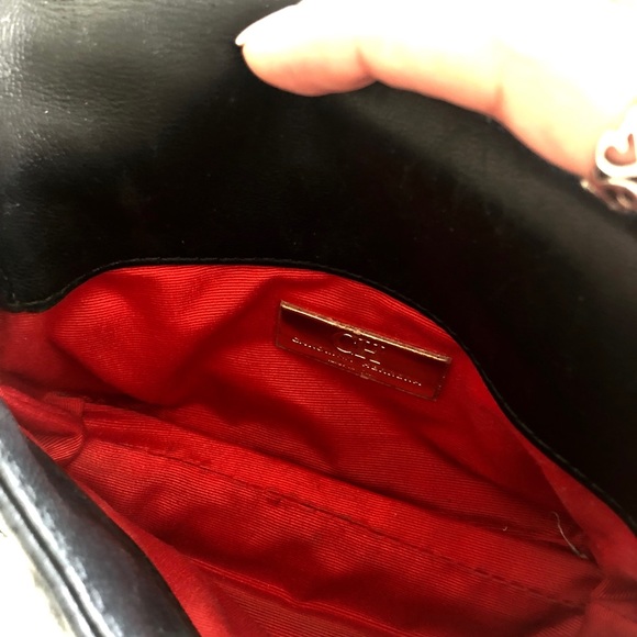 A Carolina Herrera Black Quilted Crossbody Bag - Picture 4 of 5